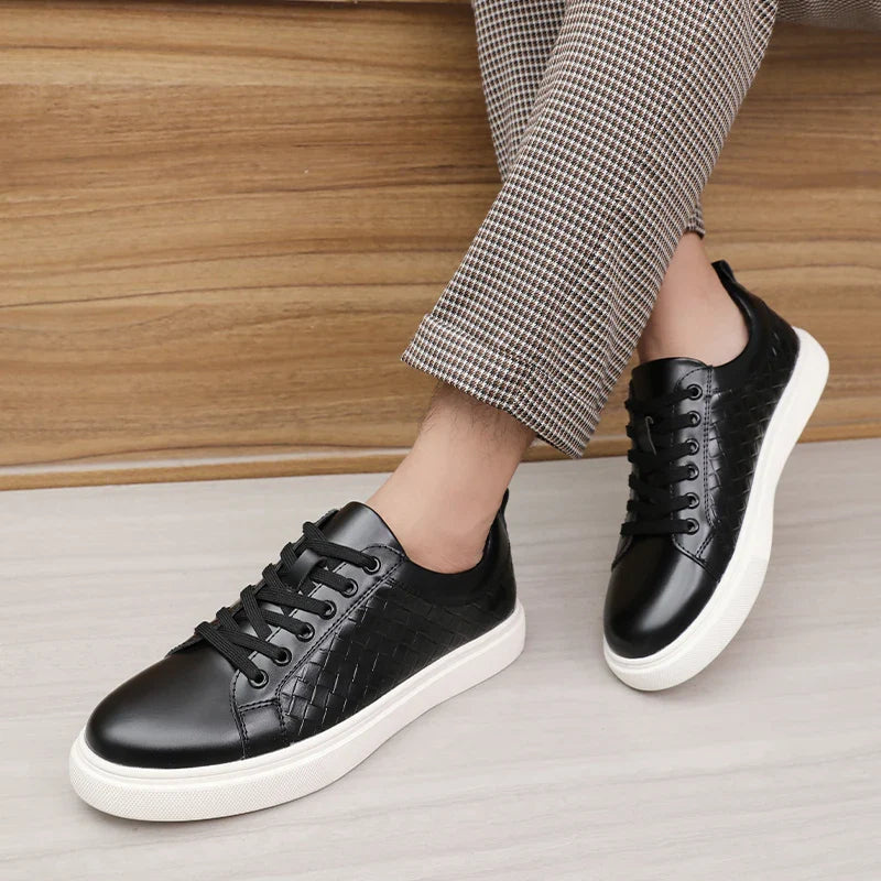 Sapatos de couro masculinos casuais novos estilos confortáveis e modernos ao ar livre moda festa lazer diário juventude sapatos de tabuleiro preto quente-46