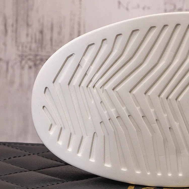 Sapatos casuais de couro branco para homens, tênis skate, formadores