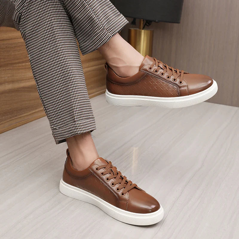 Sapatos de couro masculinos casuais novos estilos confortáveis e modernos ao ar livre moda festa lazer diário juventude sapatos de tabuleiro preto quente-46