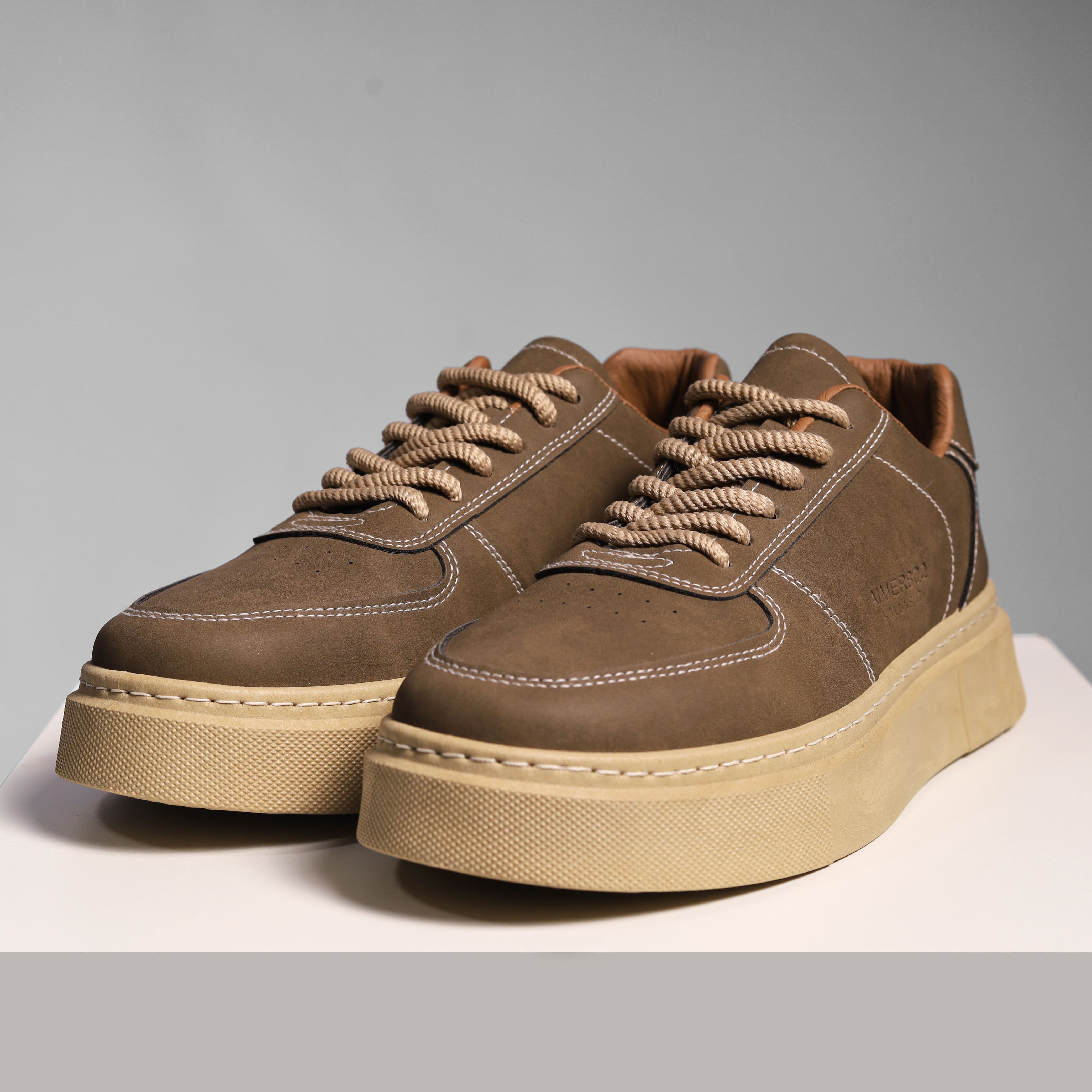 California Men’s Casual Sneaker