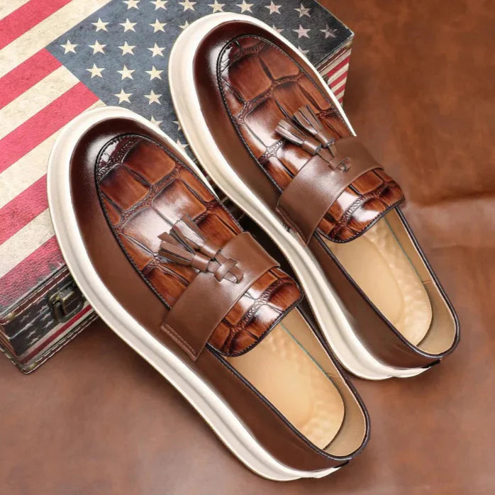 Masculino na moda personalizado designer borlas mocassins deslizamento-em sapatos de couro casuais masculino festa de casamento sola grossa aumentada