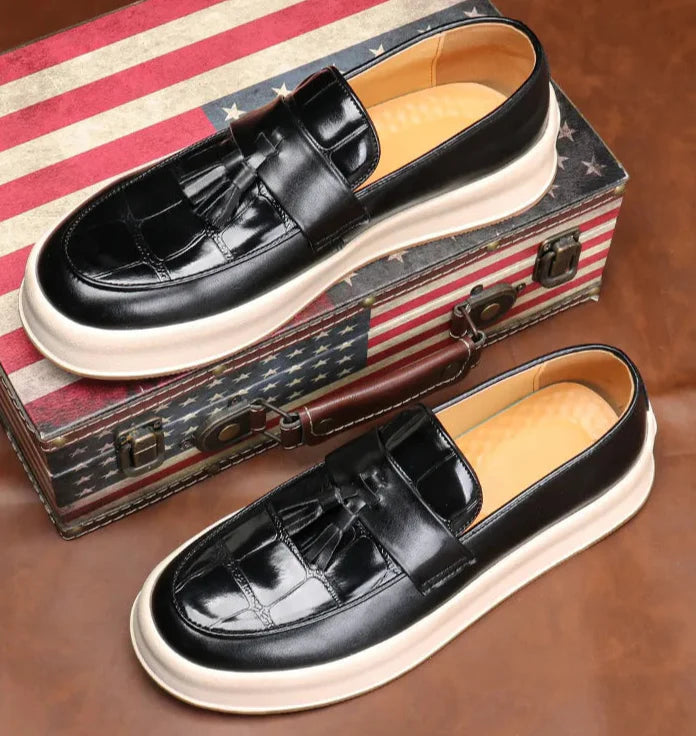 Masculino na moda personalizado designer borlas mocassins deslizamento-em sapatos de couro casuais masculino festa de casamento sola grossa aumentada