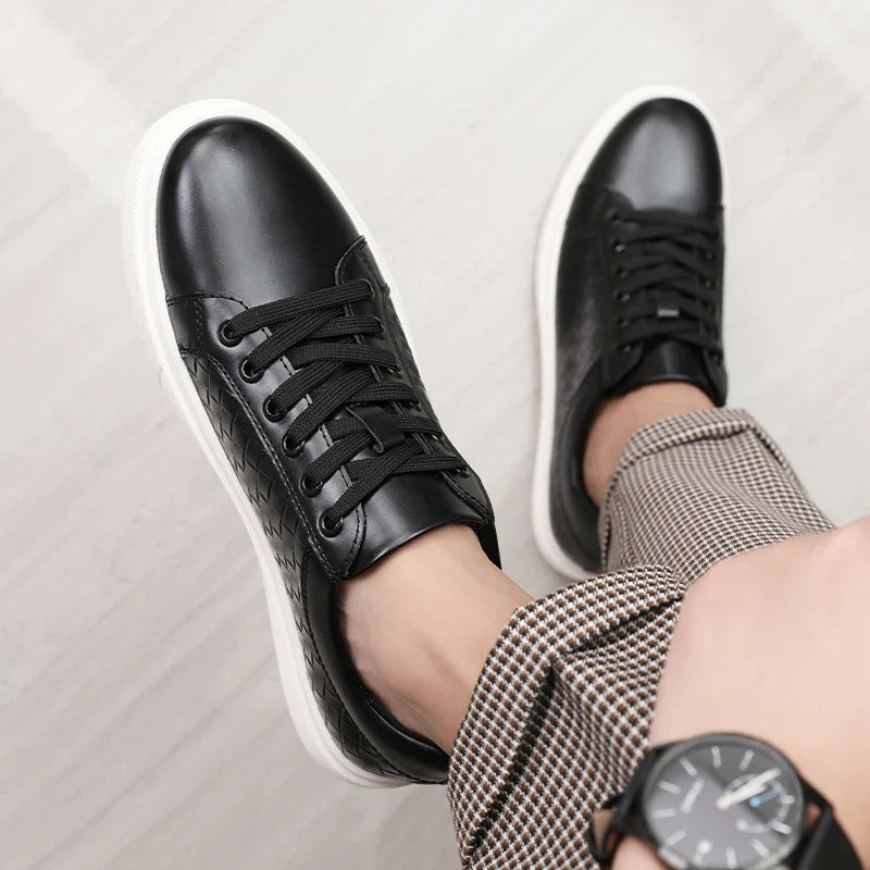 Sapatos de couro masculinos casuais novos estilos confortáveis e modernos ao ar livre moda festa lazer diário juventude sapatos de tabuleiro preto quente-46